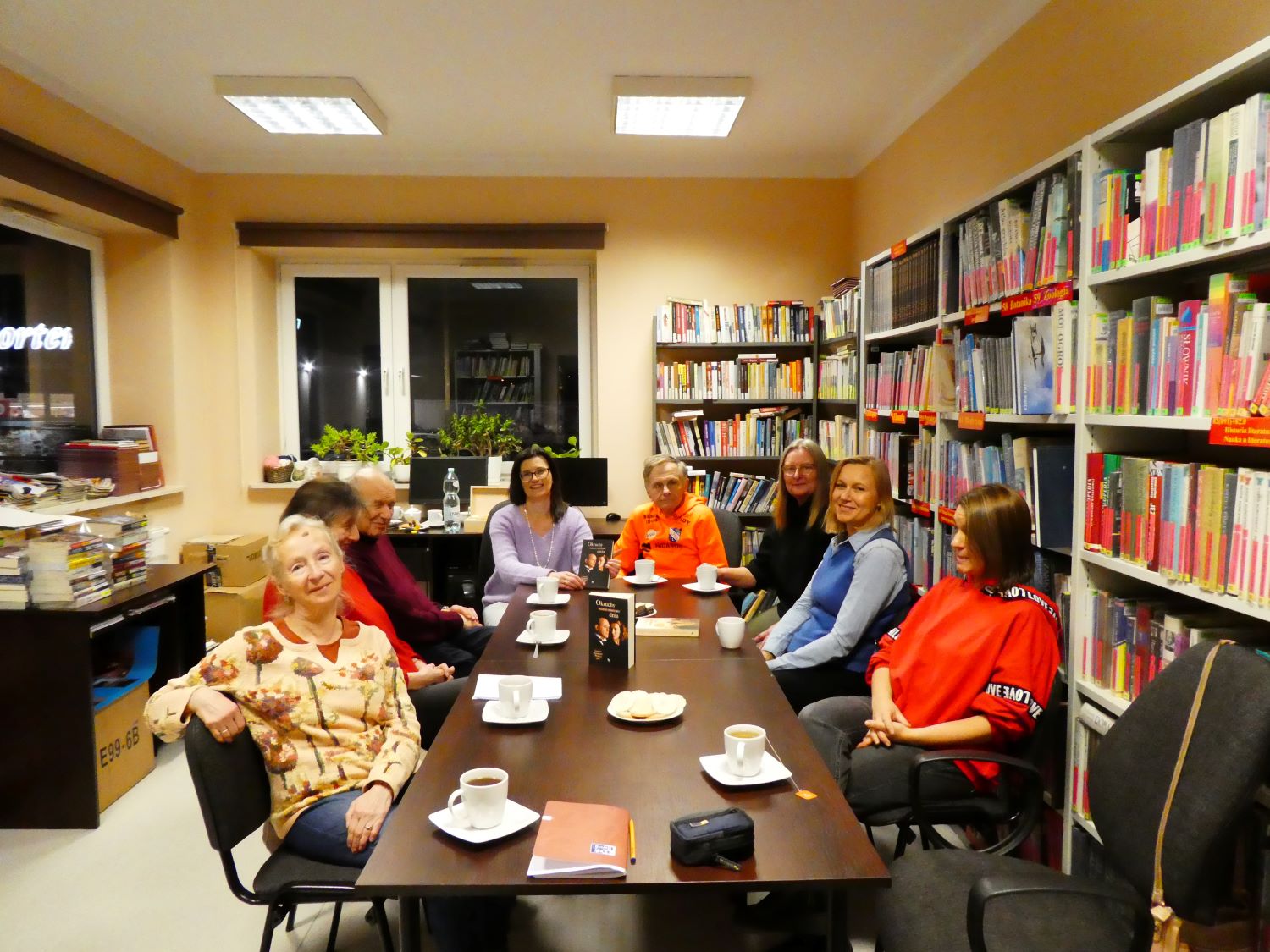 zdjęcie ze spotkania Dyskusyjnego Klubu Książki